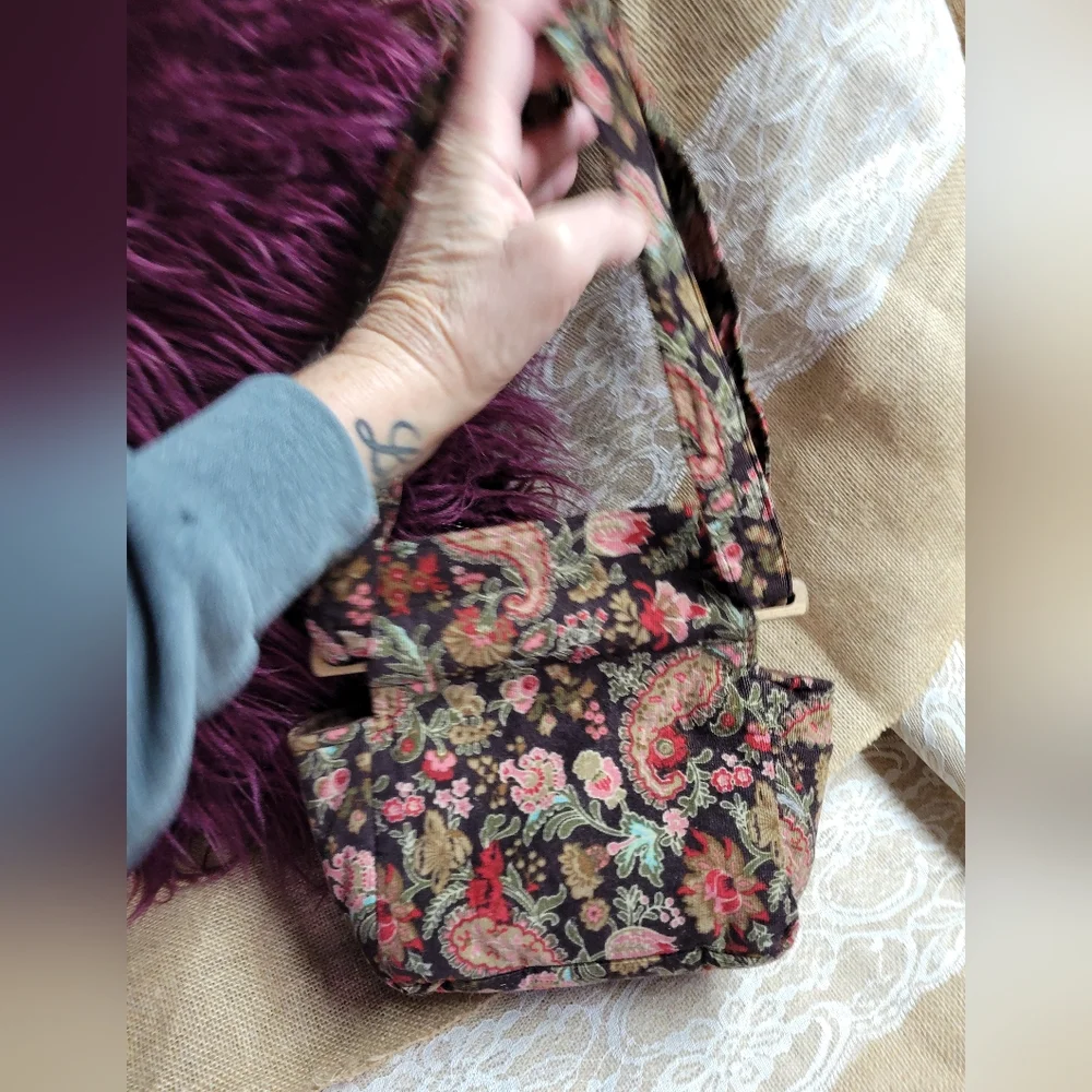 Rare Vintage corduroy shoulder bag wooden closure floral Paisley cute bag
